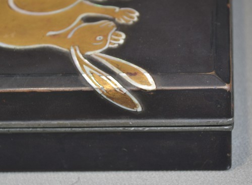 Antiquités - Boite en laque incrustée d'étain et de nacre par Ogata Korin, Japon fin du 17e siècle