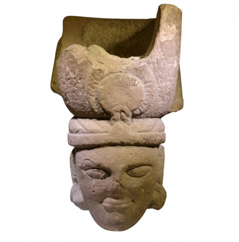 Tête de statue en pierre