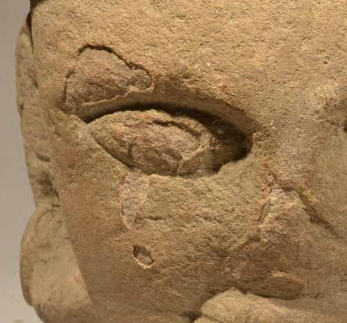 Tête de statue en pierre - 