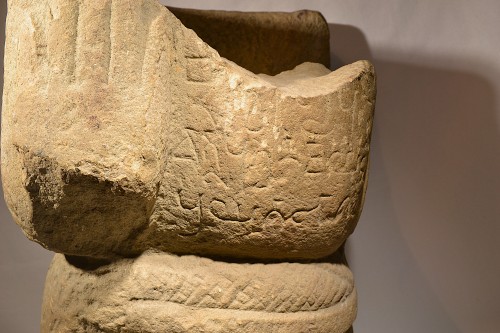  - Tête de statue en pierre