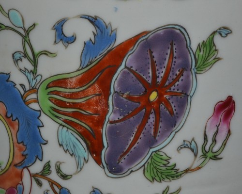 Pot couvert en porcelaine de chine. Modèle Pompadour, Chine début du 18e siècle - Louis XV