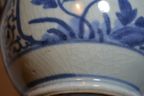 Tokkuri en porcelaine du japon. monture européenne, Arita 17e siècle - 
