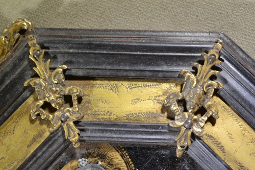 Antiquités - Portraits de Marie et Jésus, verre églomisé (fixé).Cadre bois et bronze doré.17° sièc