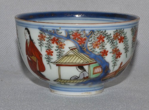 Louis XIV - Imari-style porcelain tea bowl and dish. Arita 17th century