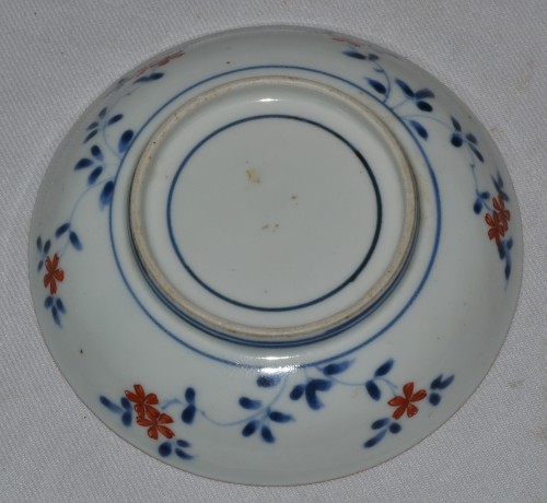 Antiquités - Imari-style porcelain tea bowl and dish. Arita 17th century