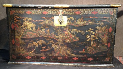 XVIIe siècle - Coffre en bois laqué de style Namban Japon XVIIe siècle début de la période Edo