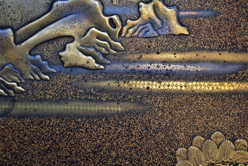 Antiquités - Gold-Powdered Two-Tier Table. Early Edo Period, 17th Century