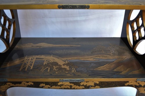 Antiquités - Gold-Powdered Two-Tier Table. Early Edo Period, 17th Century