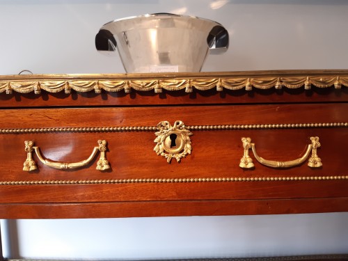 18th century - Demi-lune Louis XVI console desserte signed by Pierre-François Guignard