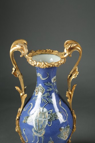 Pair of Kangxi baluster vases with Louis XV bronze mounting - Porcelain & Faience Style Louis XV