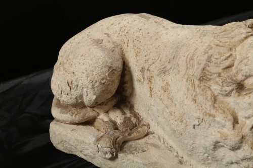 Antiquités - Paire de lions en Tuffeau 19e siècle dans le goût de Canova