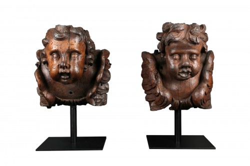 Paire de têtes d'anges en bois sculpté Flandres 17e siècle