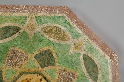 Tablette octogonale en scagliole Italie dix-huitième siècle - Costermans Antiquités