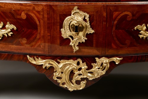 Antiquités - Commode Louis XV estampillée de Pierre Migeon (1701-1758)