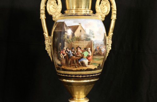 XIXe siècle - Paire de vases Empire en porcelaine de la Manufacture Dihl