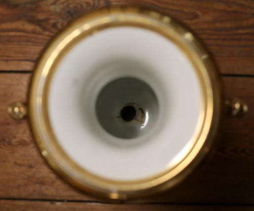 Antiquités - Paire de vases Empire en porcelaine de la Manufacture Dihl