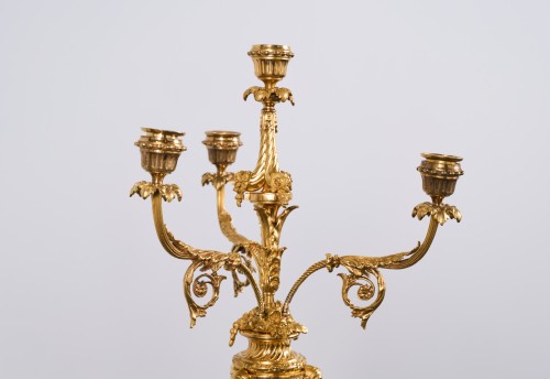 Luminaires Bougeoirs et Chandeliers - Paire de candélabres Louis XVI en bronze ciselé et doré