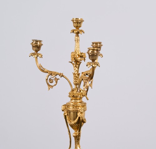 Paire de candélabres Louis XVI en bronze ciselé et doré - Costermans Antiquités