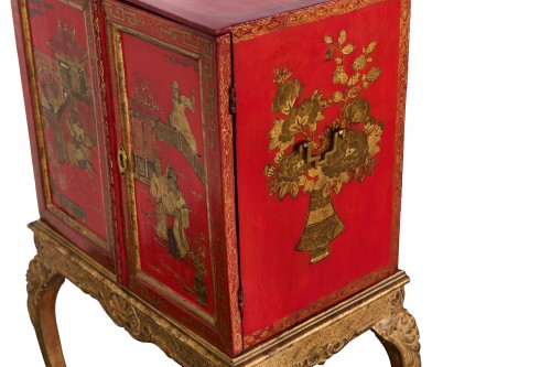 XVIIIe siècle - Cabinet en laque de Chine d'époque XVIIIe siècle