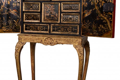Antiquités - Cabinet en laque de Chine d'époque XVIIIe siècle
