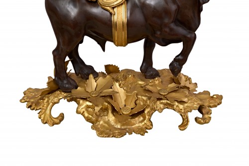 Horology  - Louis XV bull clock signed WALTRIN in PARIS