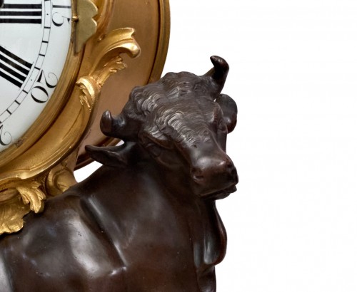 Antiquités - Louis XV bull clock signed WALTRIN in PARIS