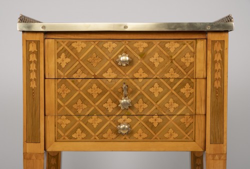 Small Louis XVI salon table with dressing table top stamped Dester - Louis XVI