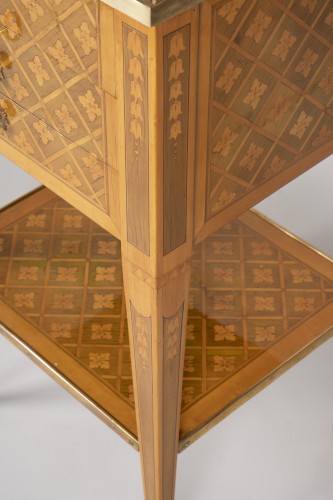 Louis XVI - Small Louis XVI salon table with dressing table top stamped Dester