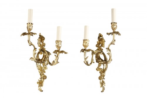 Pair of crowned “C” wall lights in gilt bronze