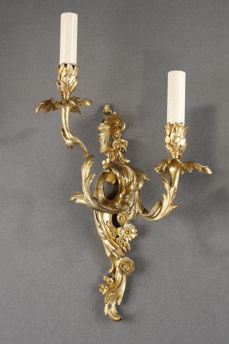 Pair of crowned “C” wall lights in gilt bronze - Lighting Style Louis XV