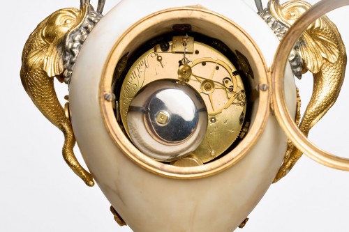 Horlogerie Pendule - Pendule Louis XVI aux dauphins, mouvement de Noël Leroy
