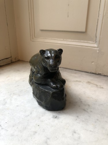 Sculpture Sculpture en Bronze - Antoine-Louis Barye (1795-1875), lionne au repos