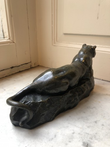 XIXe siècle - Antoine-Louis Barye (1795-1875), lionne au repos