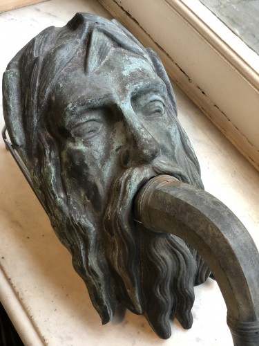 Bouche de fontaine en bronze, masque de Neptune - Matériaux & Architecture Style 