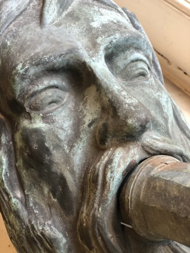 Matériaux & Architecture  - Bouche de fontaine en bronze, masque de Neptune