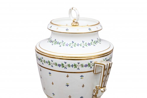 XVIIIe siècle - Rafraîchissoir en porcelaine à décor polychrome de barbeaux - Manufacture Dihl et Gué
