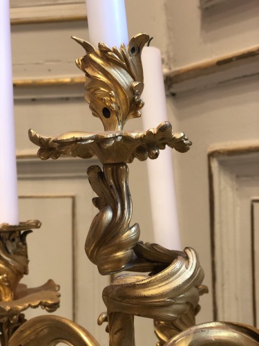 Luminaires Bougeoirs et Chandeliers - Paire de candélabres de style rocaille en bronze doré à 7 bras de lumière