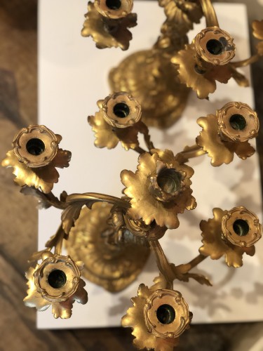 Paire de candélabres de style rocaille en bronze doré à 7 bras de lumière - Costermans Antiquités