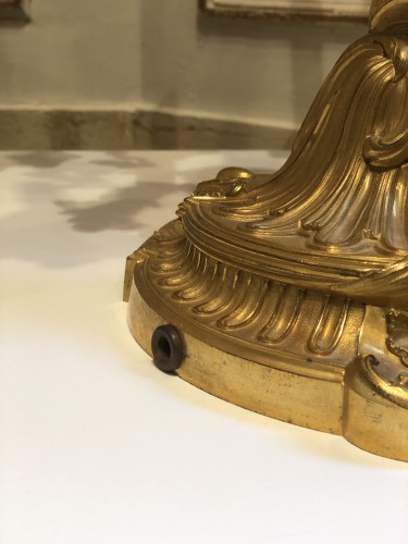 Antiquités - Paire de candélabres de style rocaille en bronze doré à 7 bras de lumière