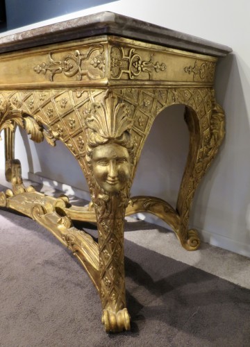 Table à gibier d'époque Régence en bois sculpté doré et marbre Rouge Royal - Costermans Antiquités