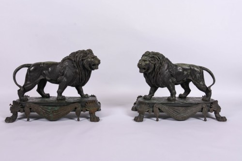 Paire of bronze lions by Paul Edouard Delabrièrre - 