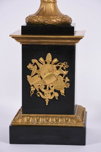 Objet de décoration Cassolettes, coupe et vase - Paire de vases Medicis en bronze et marbre formant cache-pots d'époque Empire
