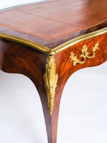 Louis XV - Louis XV Bureau plat with Kingwood