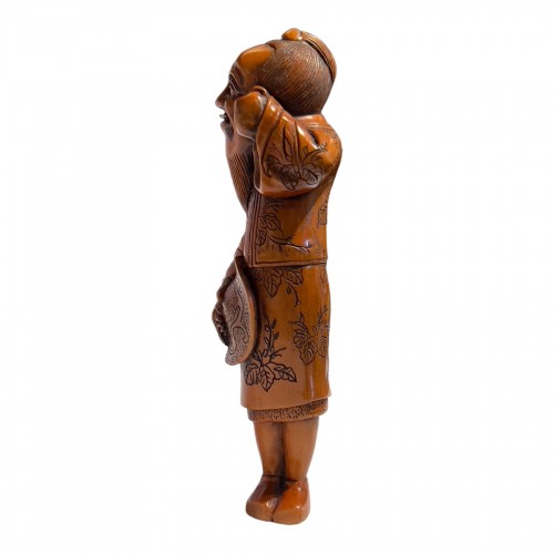 Asian Works of Art  -  A boxwood netsuke by Suzuki Masakatsu (1839-1899)