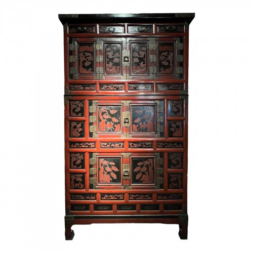 Lacquered wood three-tier cabinet, Korea 19th century