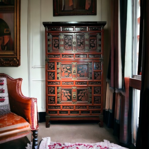 19th century - Lacquered wood three-tier cabinet, Korea 19th century