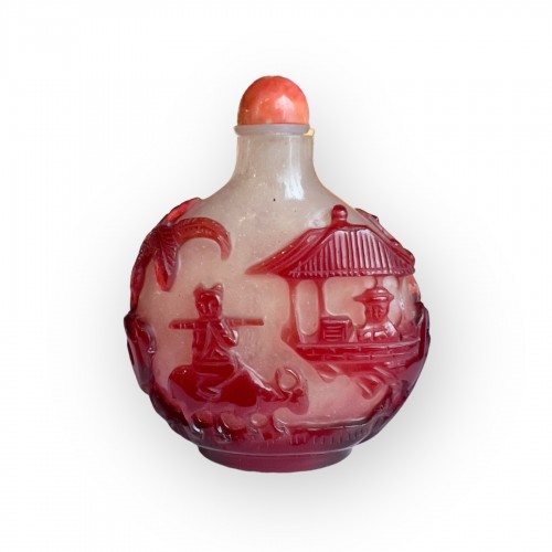 Tabatière en verre overlay rouge rubis, Les quatres nobles métiers , début 19e siècle - Arts d