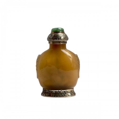 19th c, agate  Snuff bottle with a silver mount from Maison  Maquet 