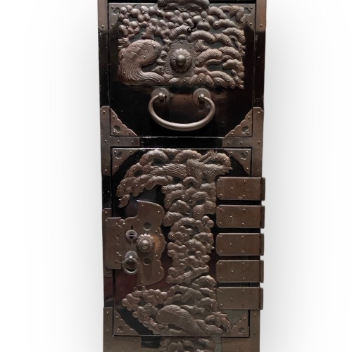 Asian Works of Art  - Narrow Tansu Chest, japon Meji