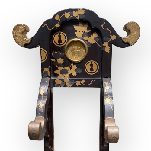 Kyodai, miror holdern Black and gold lacquer, Japan Edo period - 